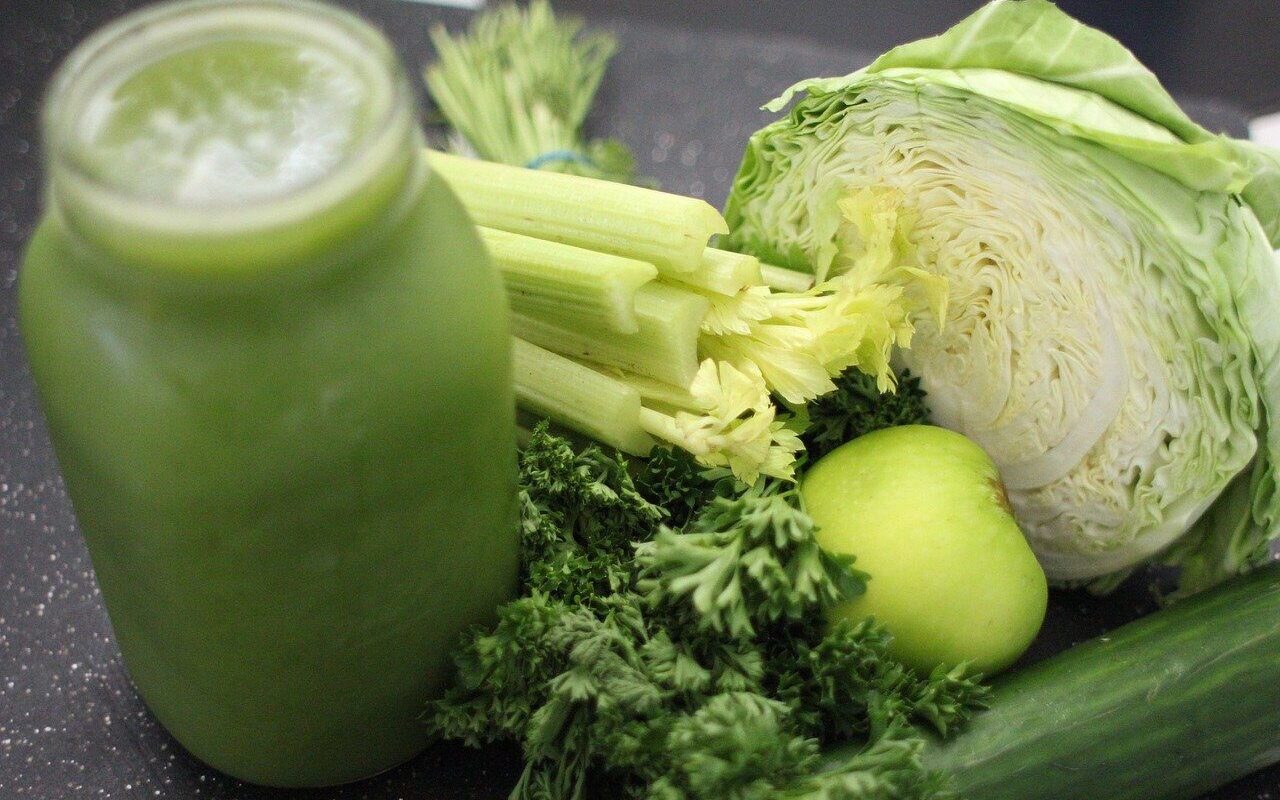 Green Juice Cabbage Apple Green  - Rohtopia / Pixabay